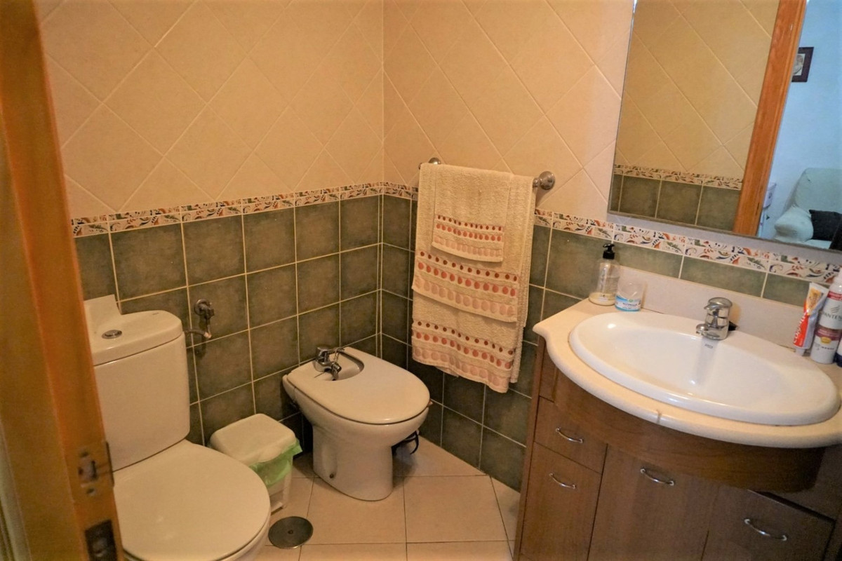 Se vende Pareada de 4 dormitorios en Costa Del Sol East, Málaga, España