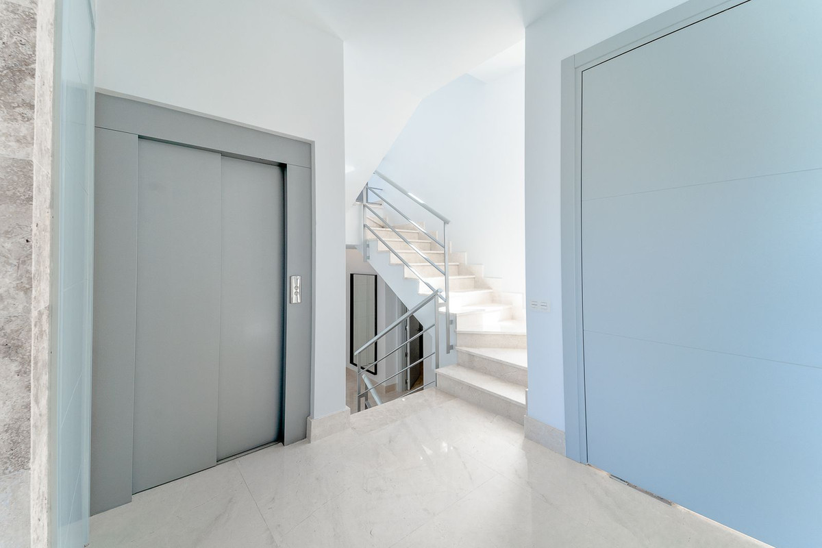 Se vende Villa - Chalet de 6 dormitorios en Costa Del Sol, Málaga, España