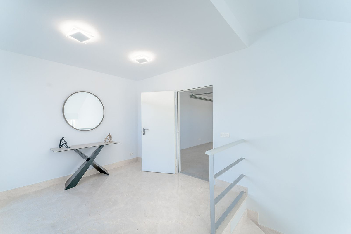 Se vende Villa - Chalet de 6 dormitorios en Costa Del Sol, Málaga, España