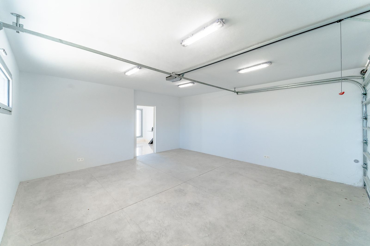 Se vende Villa - Chalet de 6 dormitorios en Costa Del Sol, Málaga, España
