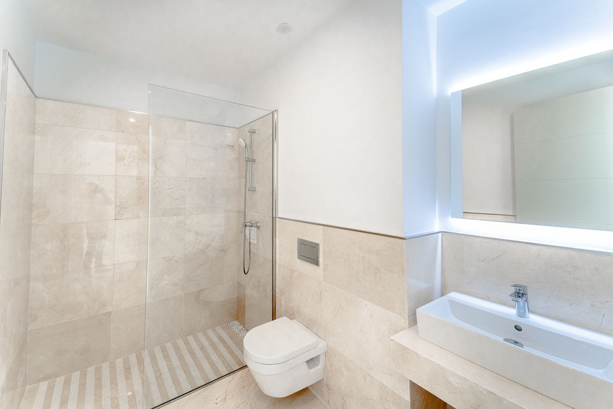 Se vende Villa - Chalet de 6 dormitorios en Costa Del Sol, Málaga, España
