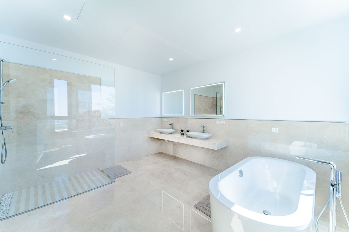 Se vende Villa - Chalet de 6 dormitorios en Costa Del Sol, Málaga, España