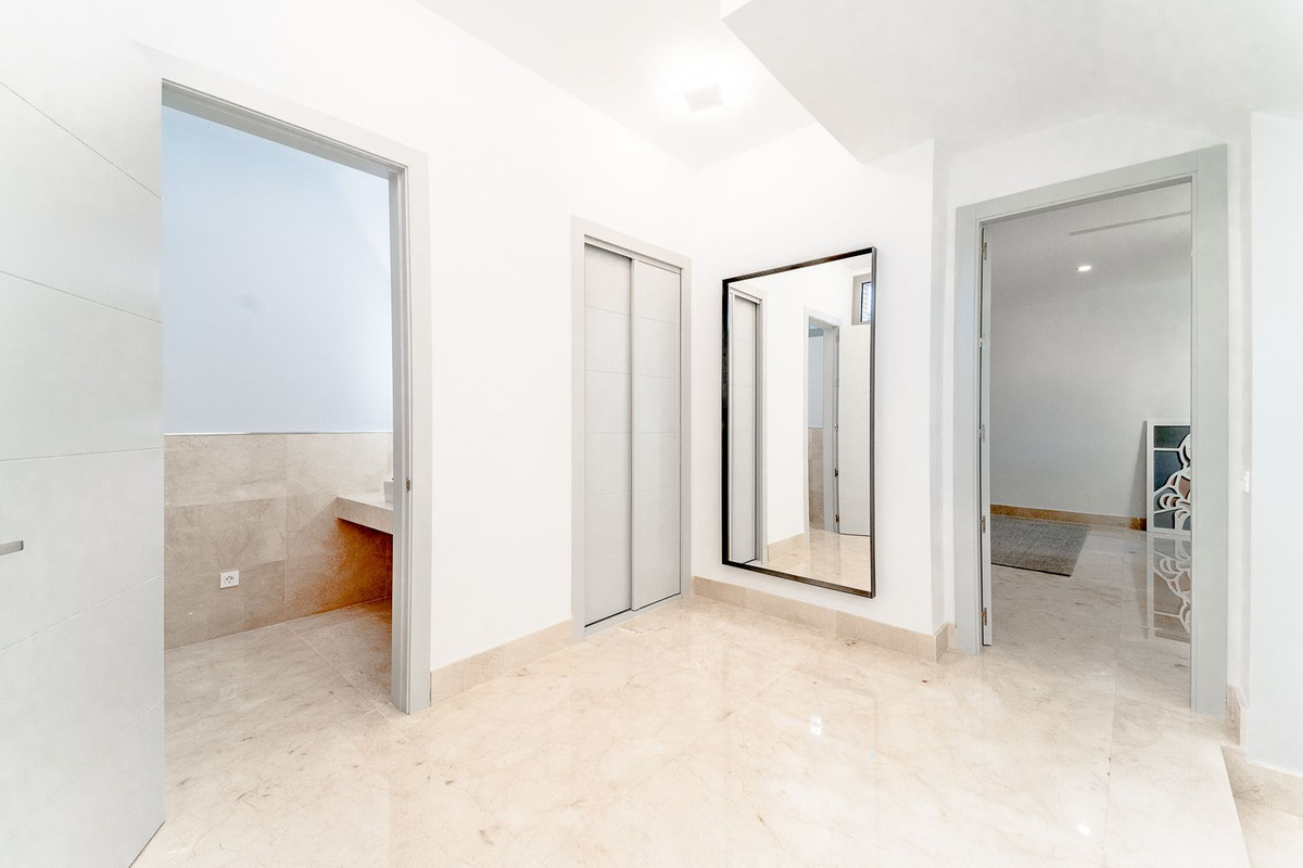 Se vende Villa - Chalet de 6 dormitorios en Costa Del Sol, Málaga, España