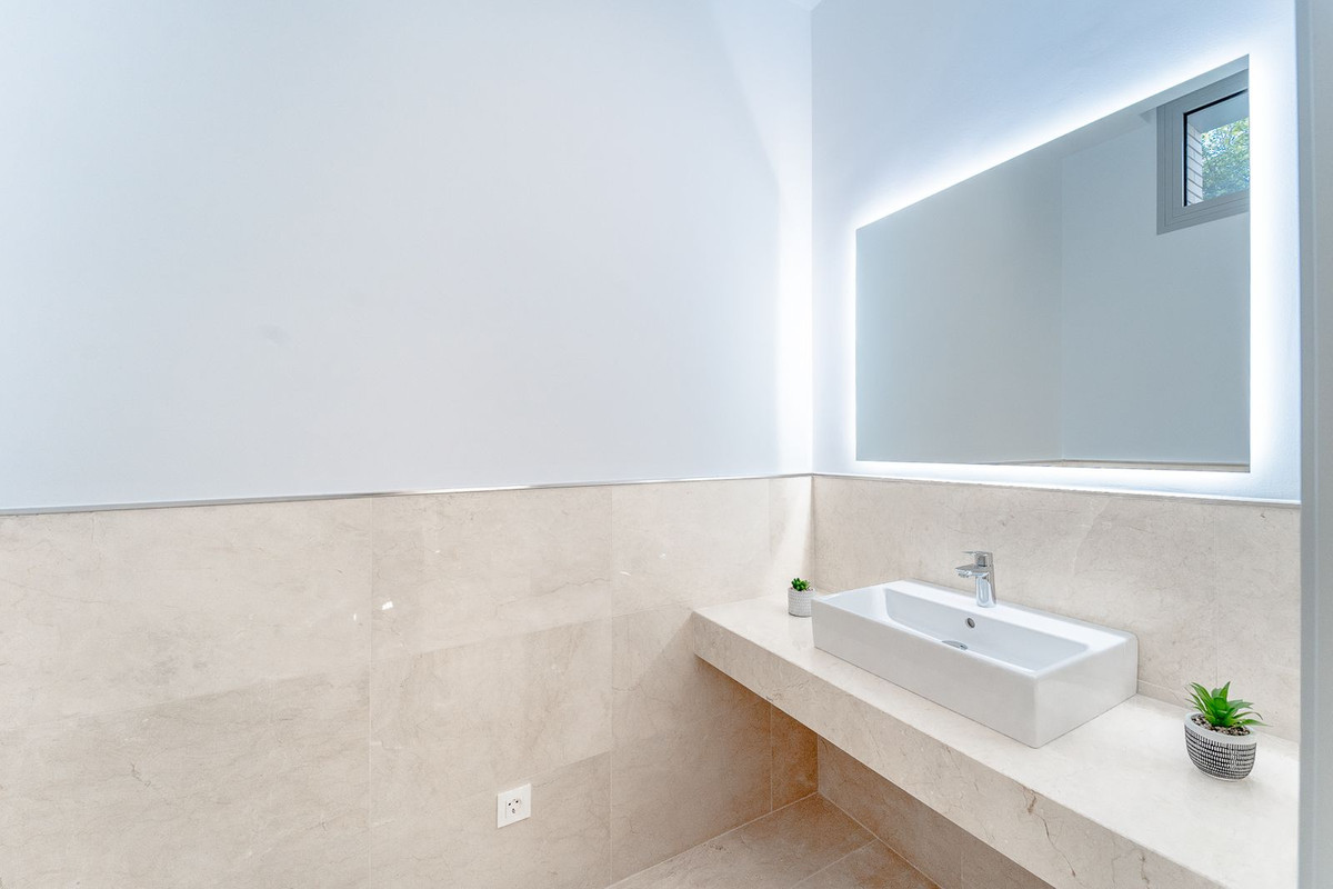 Se vende Villa - Chalet de 6 dormitorios en Costa Del Sol, Málaga, España