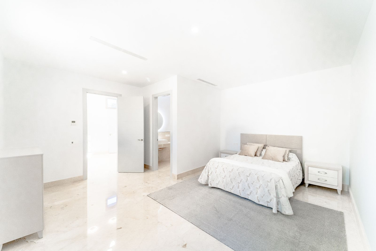 Se vende Villa - Chalet de 6 dormitorios en Costa Del Sol, Málaga, España