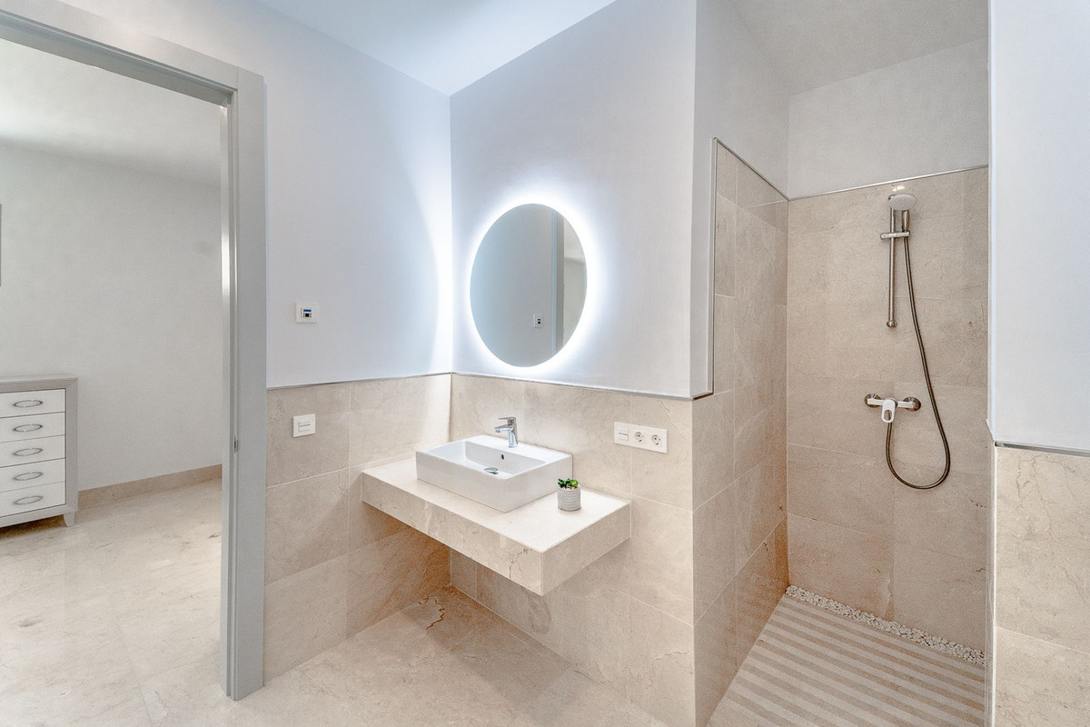 Se vende Villa - Chalet de 6 dormitorios en Costa Del Sol, Málaga, España