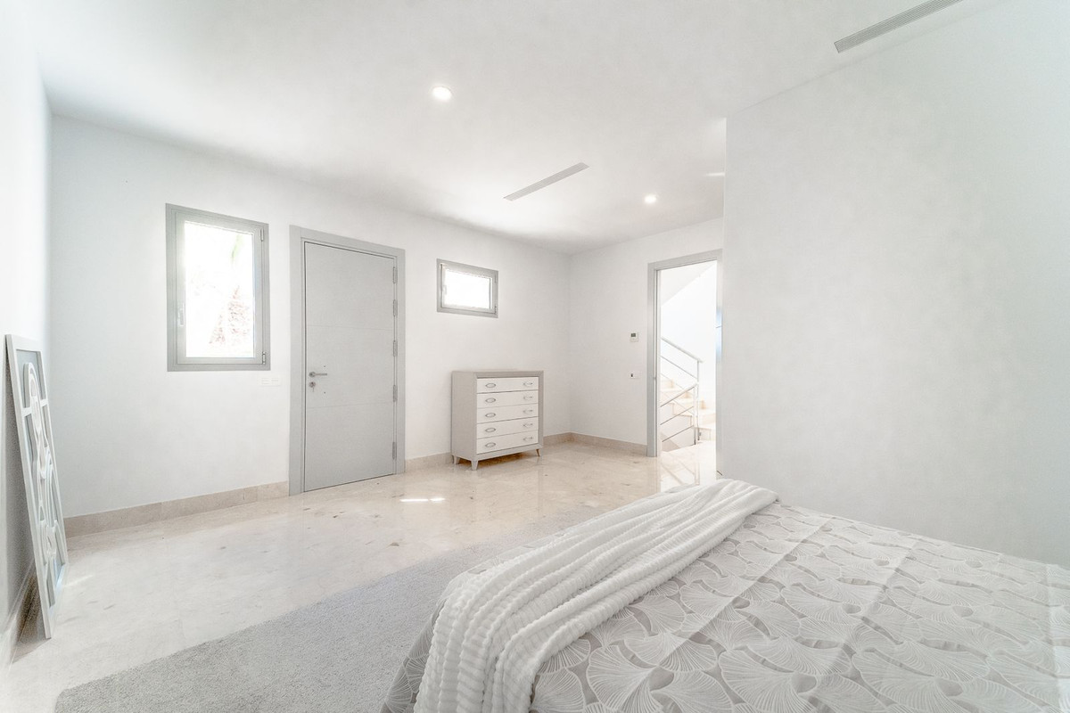 Se vende Villa - Chalet de 6 dormitorios en Costa Del Sol, Málaga, España