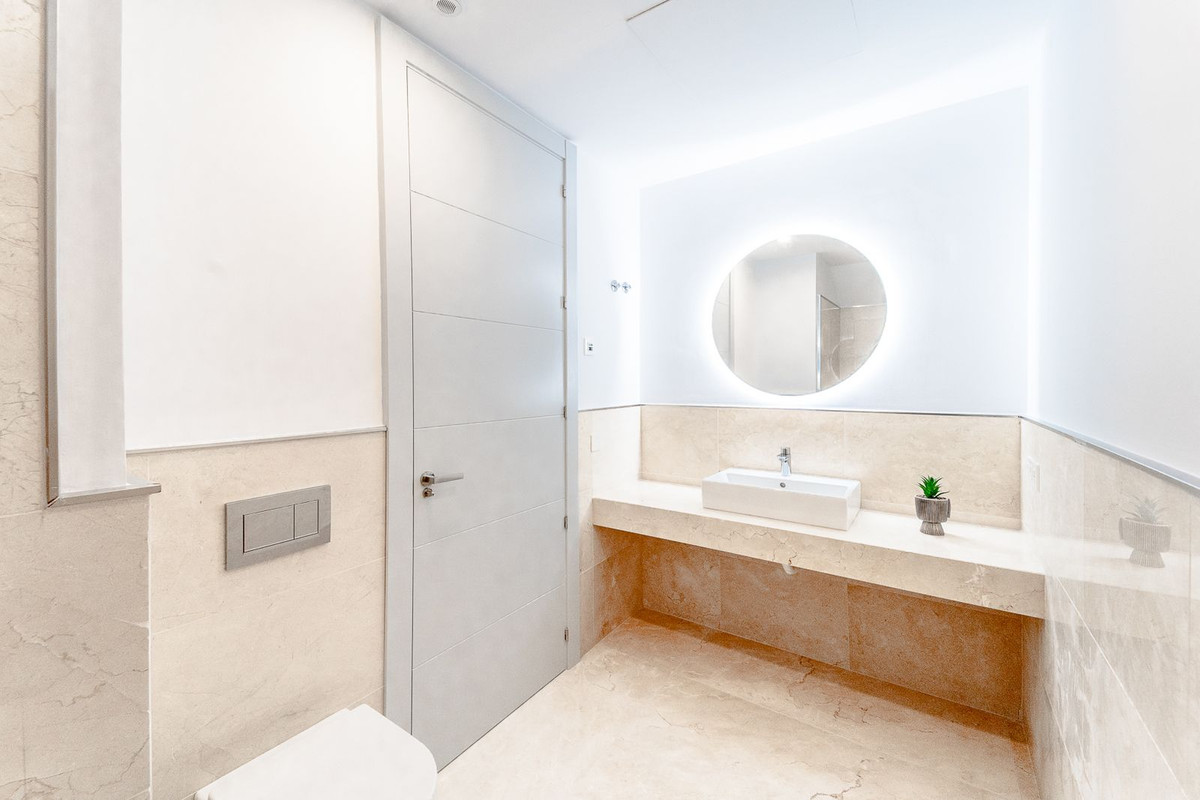 Se vende Villa - Chalet de 6 dormitorios en Costa Del Sol, Málaga, España