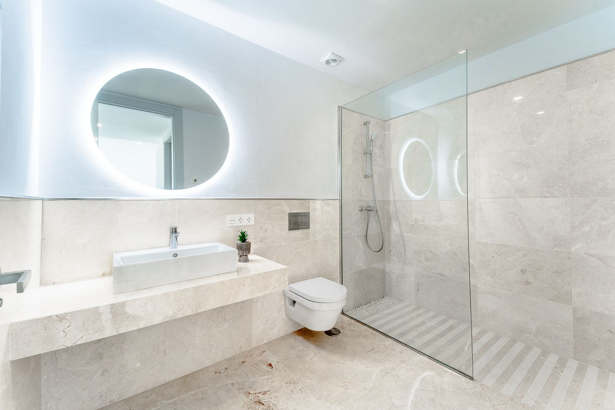 Se vende Villa - Chalet de 6 dormitorios en Costa Del Sol, Málaga, España