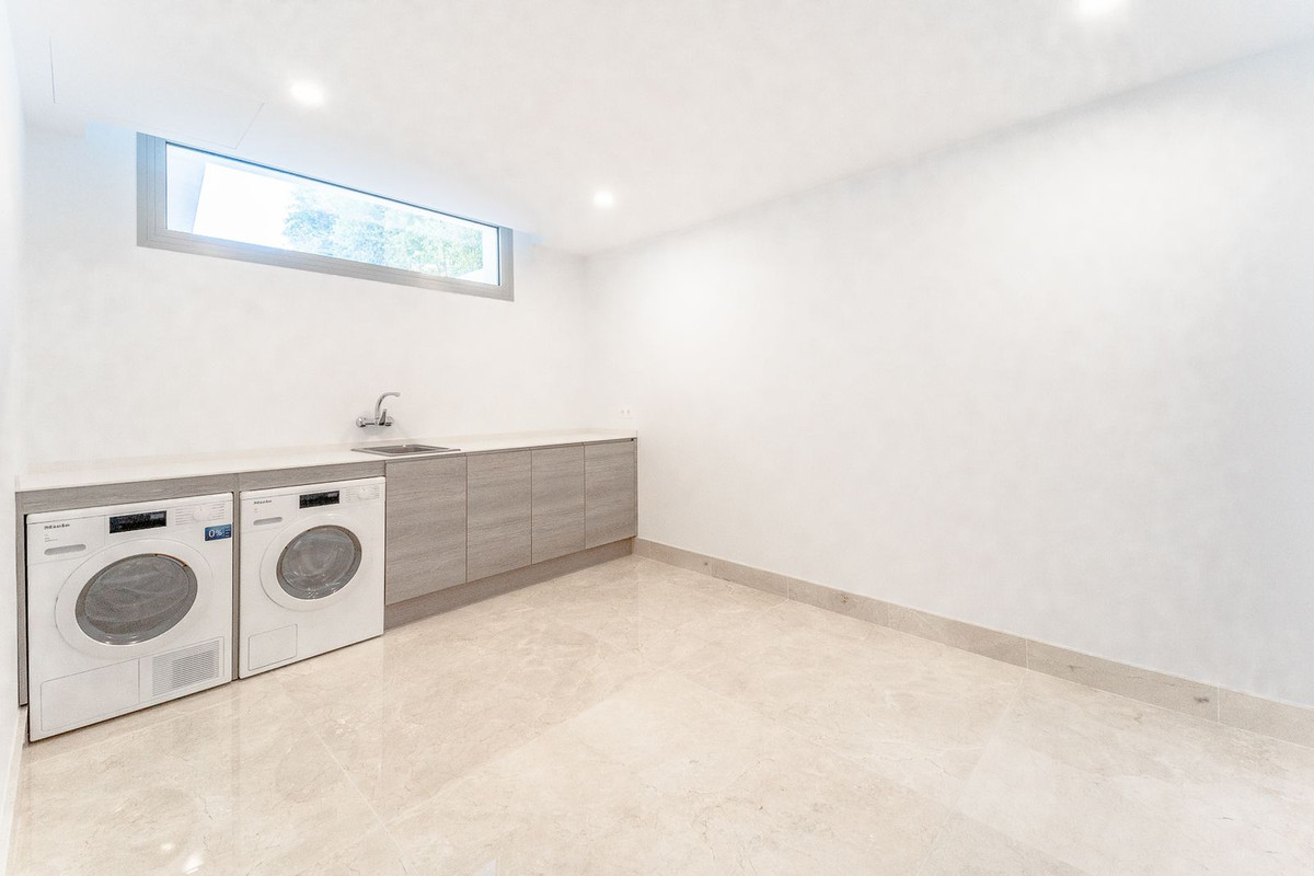 Se vende Villa - Chalet de 6 dormitorios en Costa Del Sol, Málaga, España