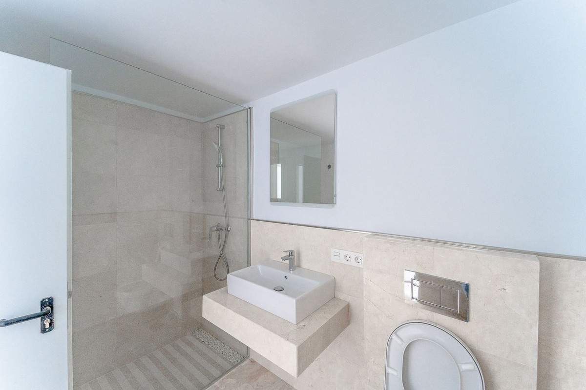 Se vende Villa - Chalet de 6 dormitorios en Costa Del Sol, Málaga, España