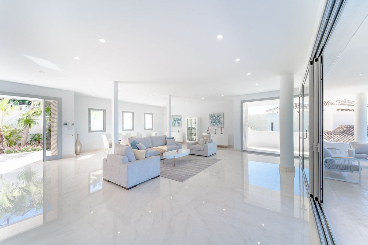 Se vende Villa - Chalet de 6 dormitorios en Costa Del Sol, Málaga, España