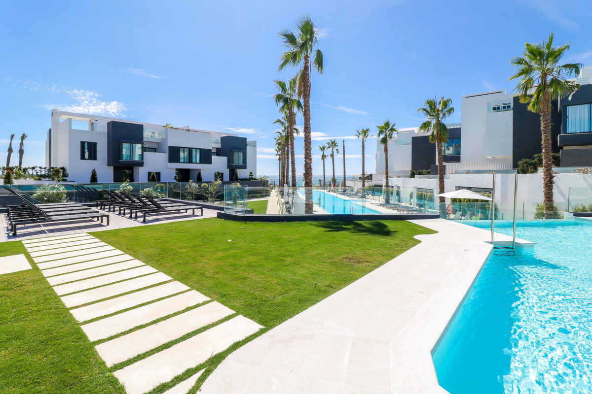 3 Bed Townhouse for sale in Estepona Costa Del Sol, Málaga, Spain