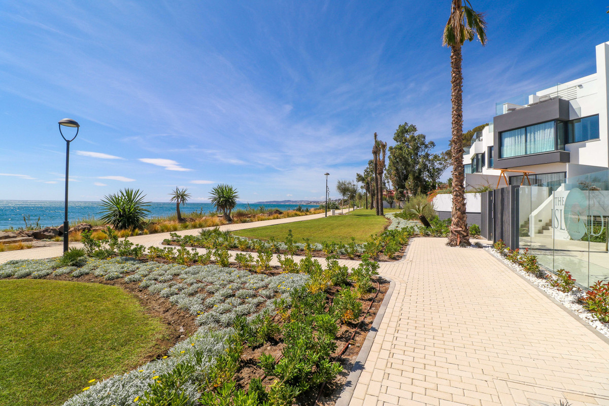 3 Bed Townhouse for sale in Estepona Costa Del Sol, Málaga, Spain