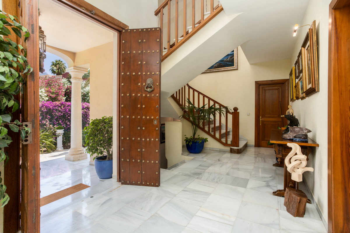 7 Bed Townhouse for sale in Marbella Costa Del Sol, Málaga, Spain