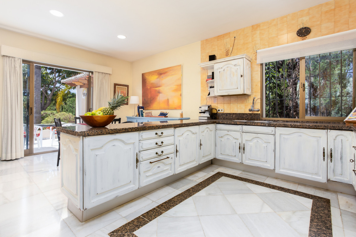 7 Bed Townhouse for sale in Marbella Costa Del Sol, Málaga, Spain