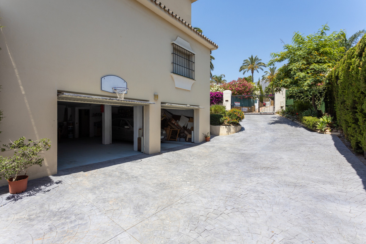 7 Bed Townhouse for sale in Marbella Costa Del Sol, Málaga, Spain