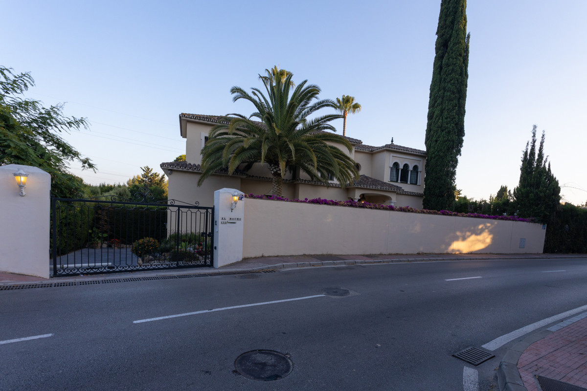 7 Bed Townhouse for sale in Marbella Costa Del Sol, Málaga, Spain