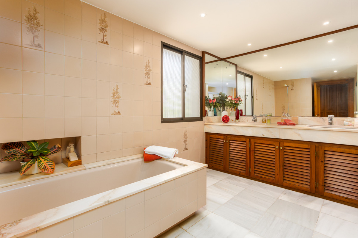7 Bed Townhouse for sale in Marbella Costa Del Sol, Málaga, Spain