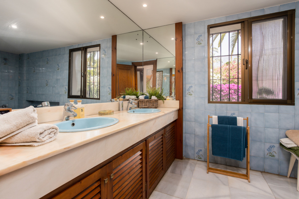 7 Bed Townhouse for sale in Marbella Costa Del Sol, Málaga, Spain