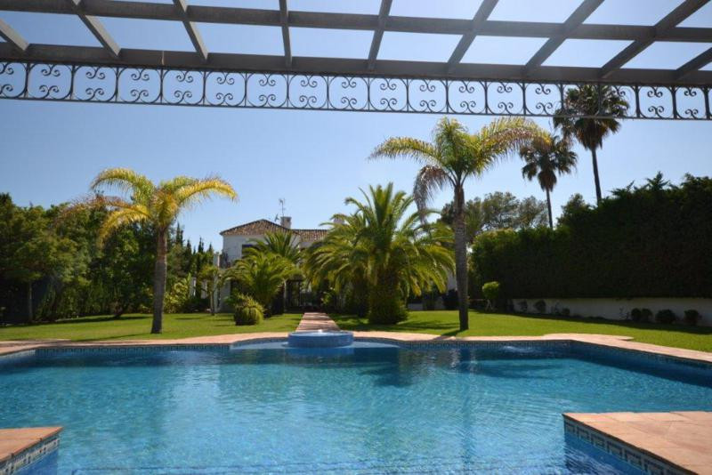 6 Bed Townhouse for sale in Guadalmina Baja Costa Del Sol, Málaga, Spain