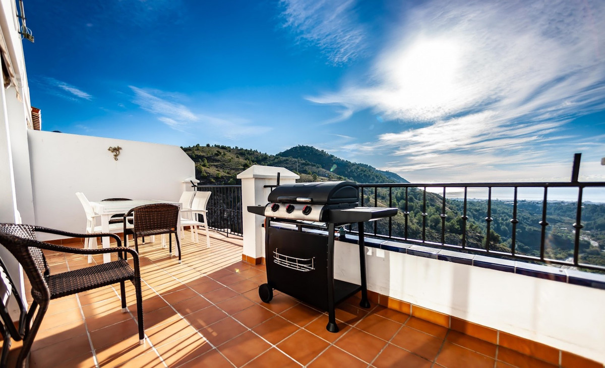 3 Bed Townhouse for sale in Frigiliana Costa Del Sol East, Málaga, Spain