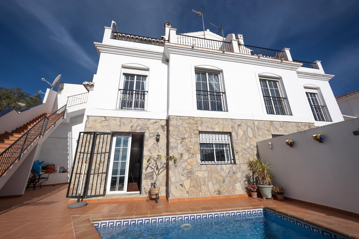3 Bed Townhouse for sale in Frigiliana Costa Del Sol East, Málaga, Spain