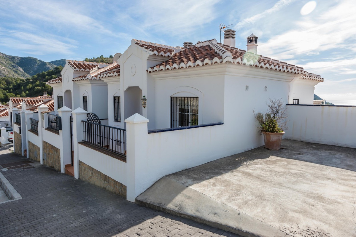 3 Bed Townhouse for sale in Frigiliana Costa Del Sol East, Málaga, Spain