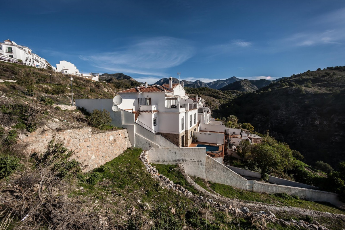 3 Bed Townhouse for sale in Frigiliana Costa Del Sol East, Málaga, Spain