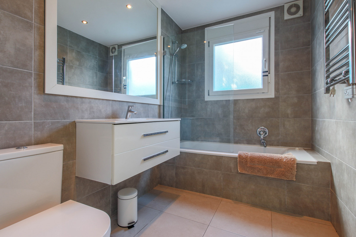 3 Bed Townhouse for sale in New Golden Mile Costa Del Sol, Málaga, Spain