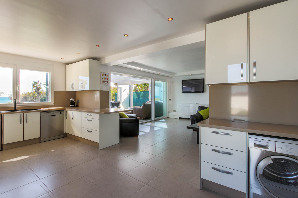 3 Bed Townhouse for sale in New Golden Mile Costa Del Sol, Málaga, Spain