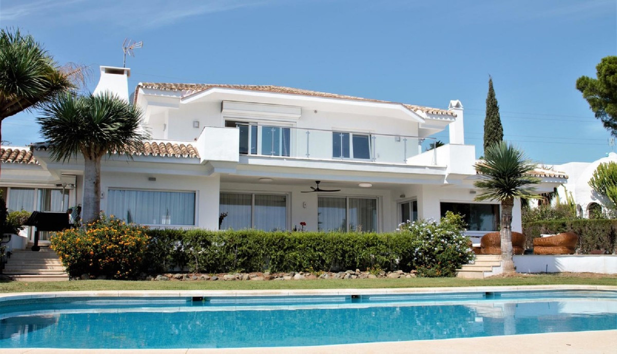 Se vende Villa - Chalet de 10 dormitorios en Costa Del Sol, Málaga, España
