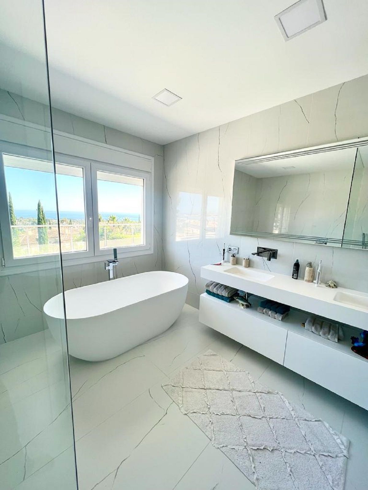 Se vende Villa - Chalet de 10 dormitorios en Costa Del Sol, Málaga, España