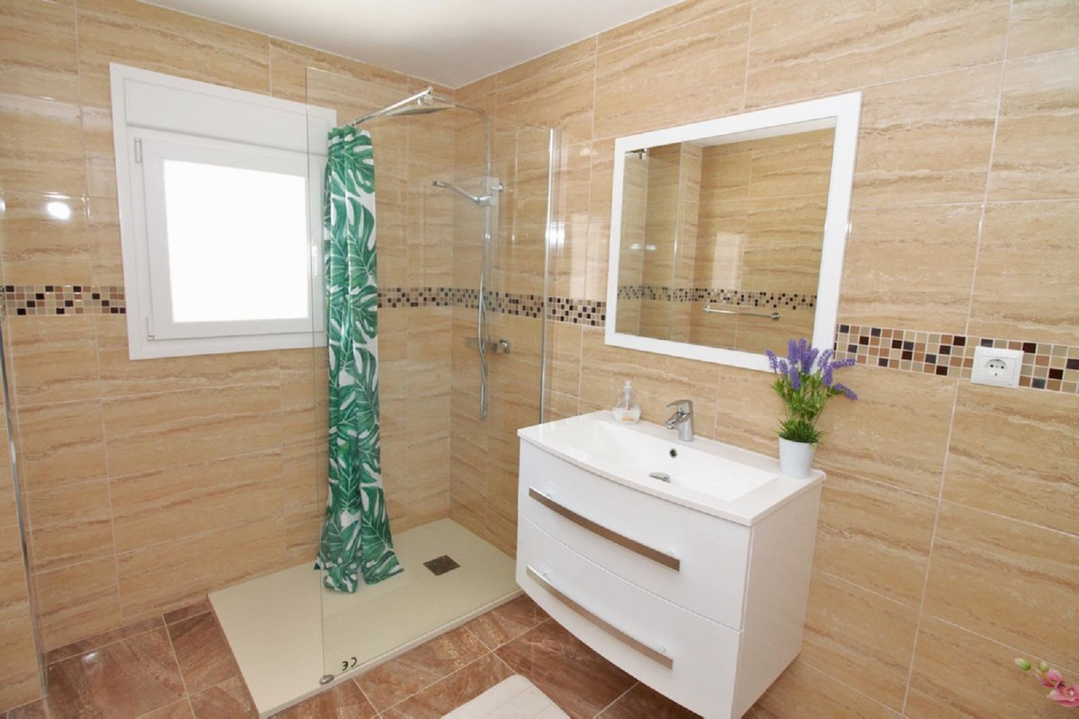 Se vende Villa - Chalet de 10 dormitorios en Costa Del Sol, Málaga, España
