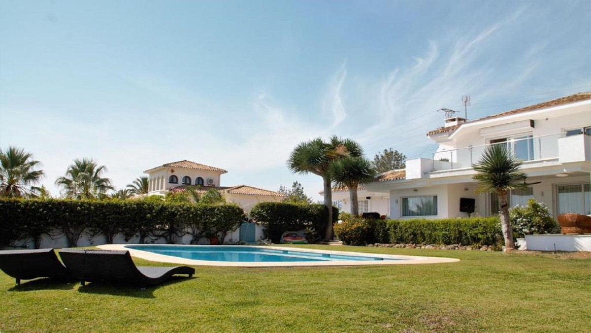Se vende Villa - Chalet de 10 dormitorios en Costa Del Sol, Málaga, España