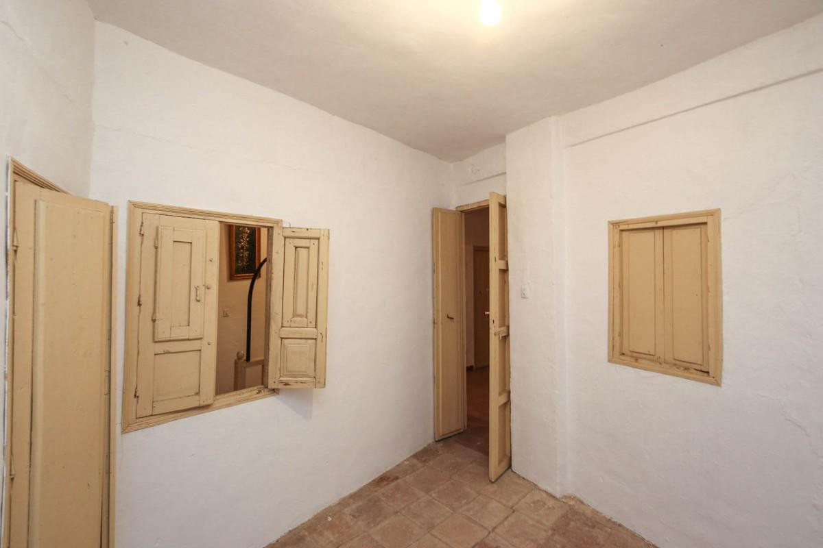 6 Bed Commercial unit for sale in Tolox Costa Del Sol, Málaga, Spain