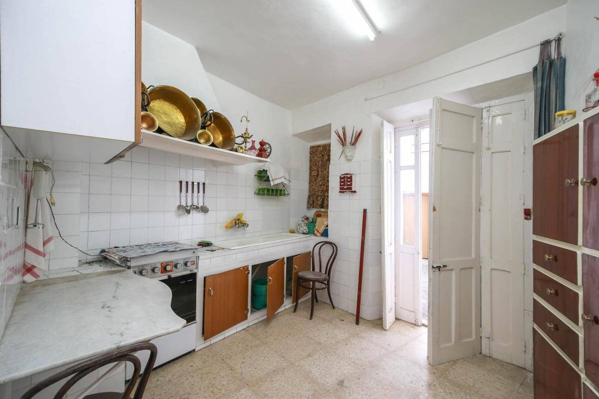 6 Bed Commercial unit for sale in Tolox Costa Del Sol, Málaga, Spain