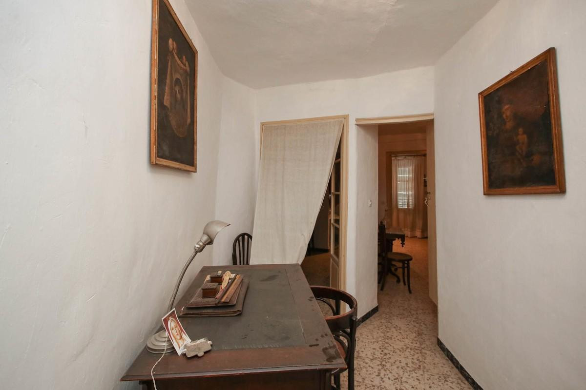 6 Bed Commercial unit for sale in Tolox Costa Del Sol, Málaga, Spain