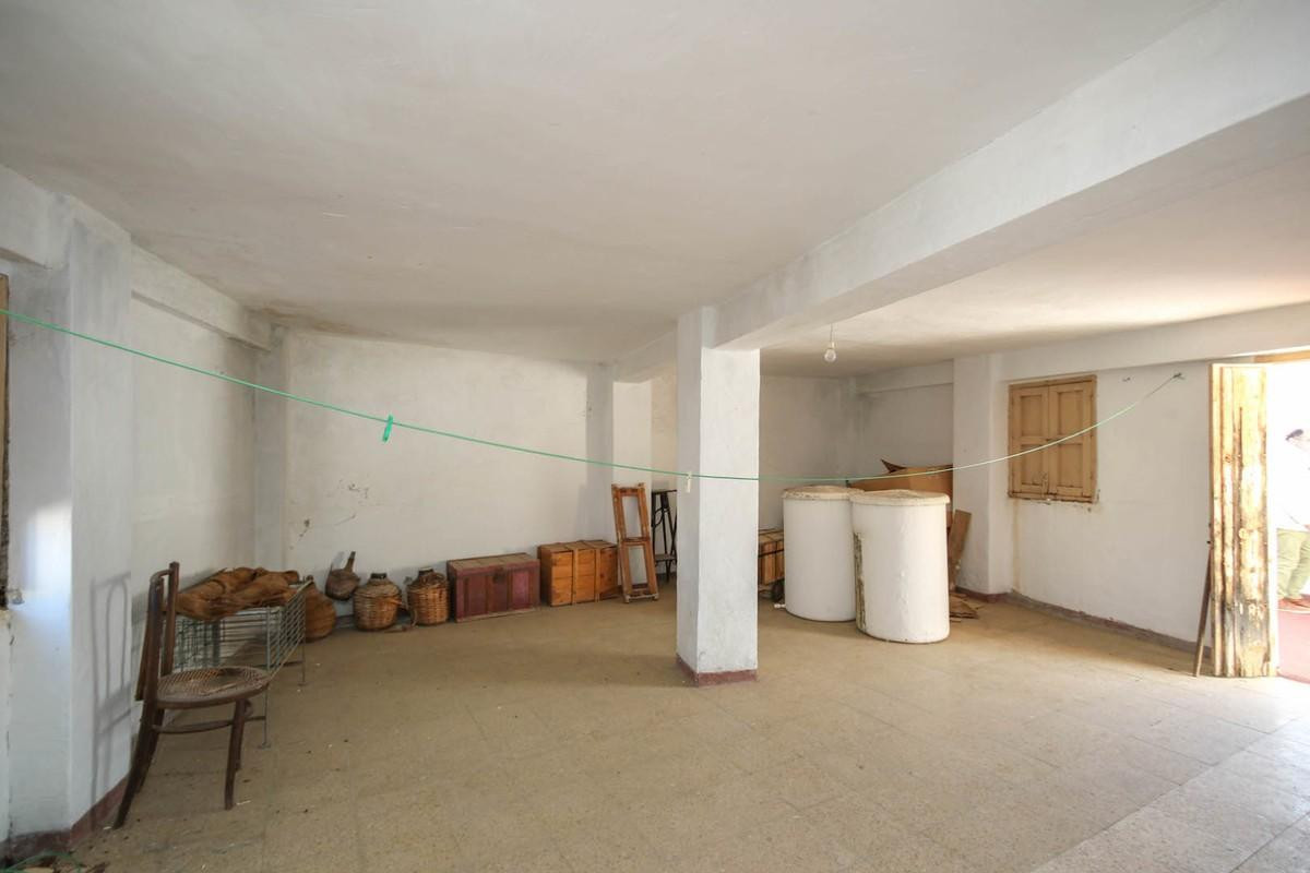 6 Bed Commercial unit for sale in Tolox Costa Del Sol, Málaga, Spain
