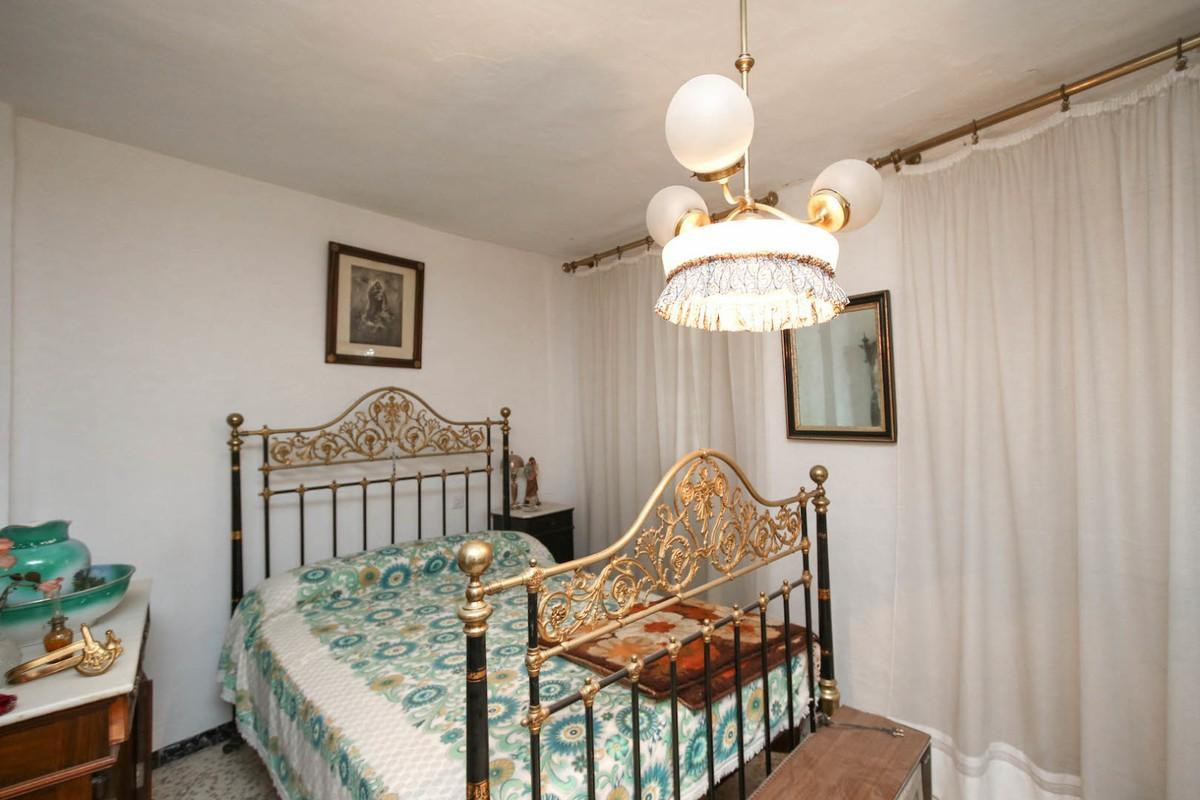 6 Bed Commercial unit for sale in Tolox Costa Del Sol, Málaga, Spain