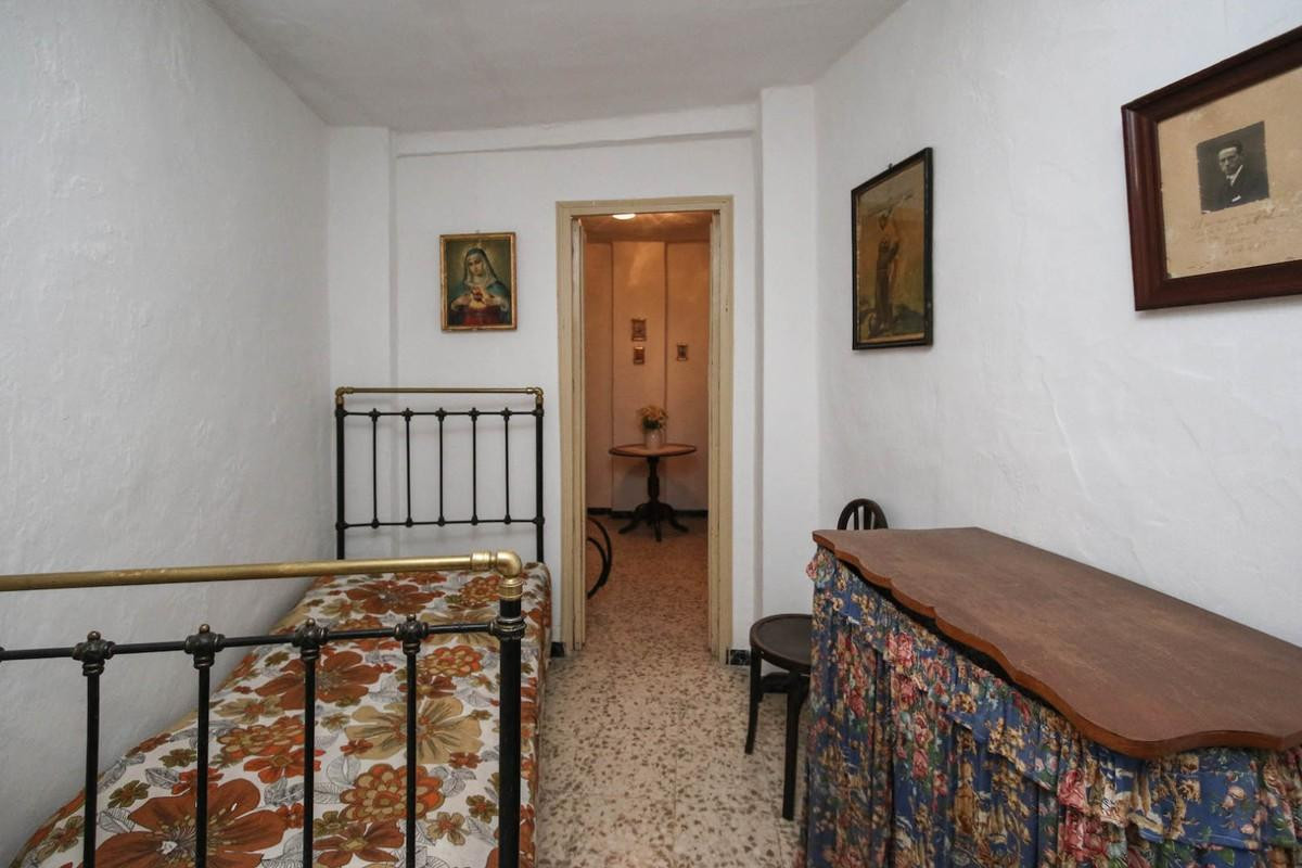 6 Bed Commercial unit for sale in Tolox Costa Del Sol, Málaga, Spain