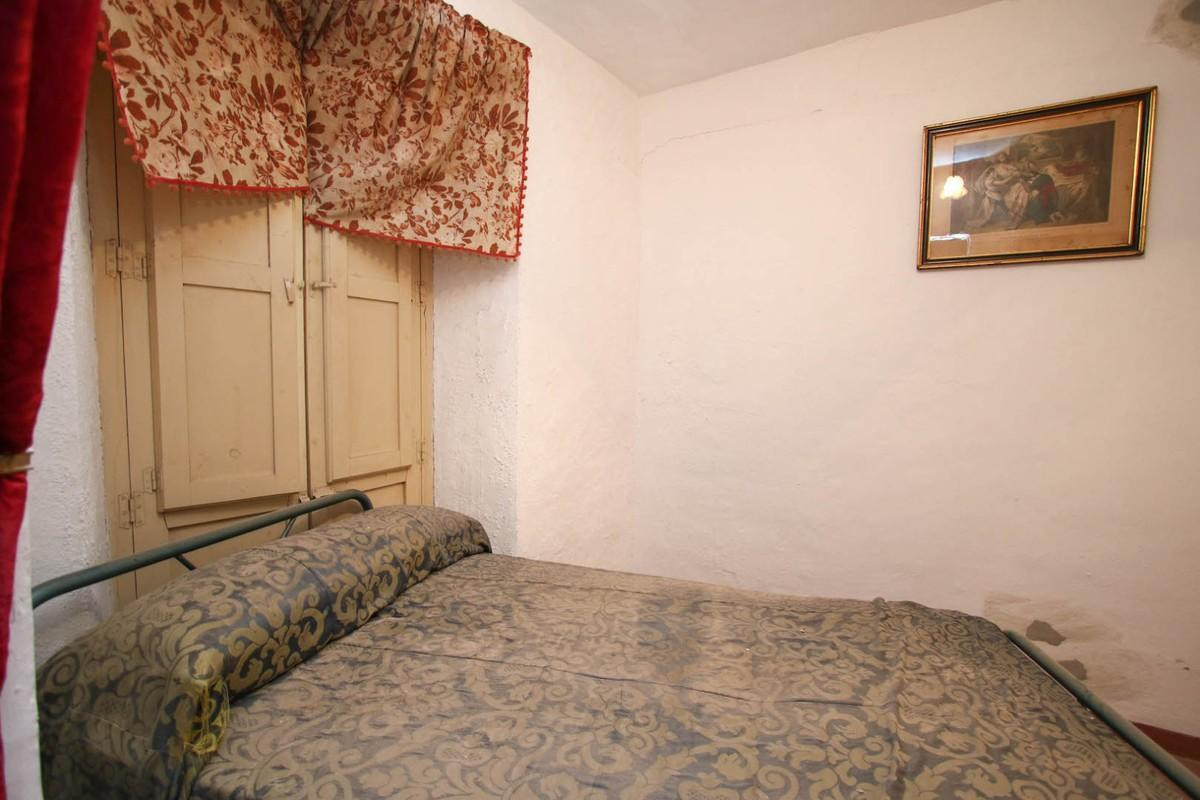 6 Bed Commercial unit for sale in Tolox Costa Del Sol, Málaga, Spain
