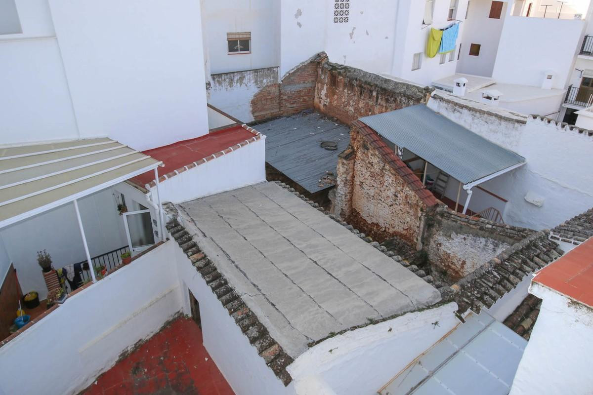 6 Bed Commercial unit for sale in Tolox Costa Del Sol, Málaga, Spain