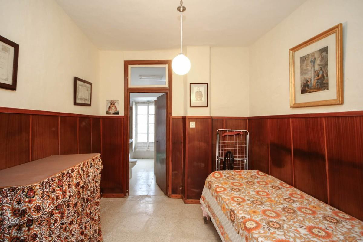6 Bed Commercial unit for sale in Tolox Costa Del Sol, Málaga, Spain