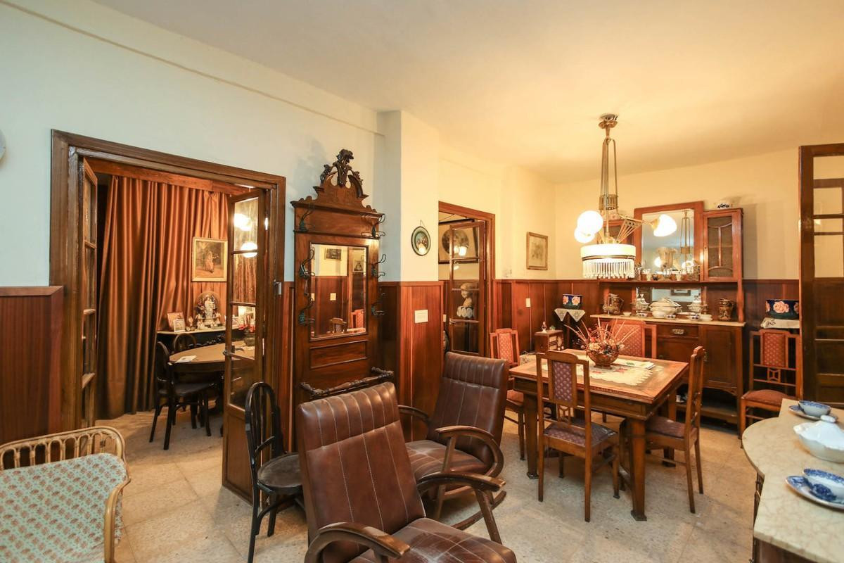 6 Bed Commercial unit for sale in Tolox Costa Del Sol, Málaga, Spain