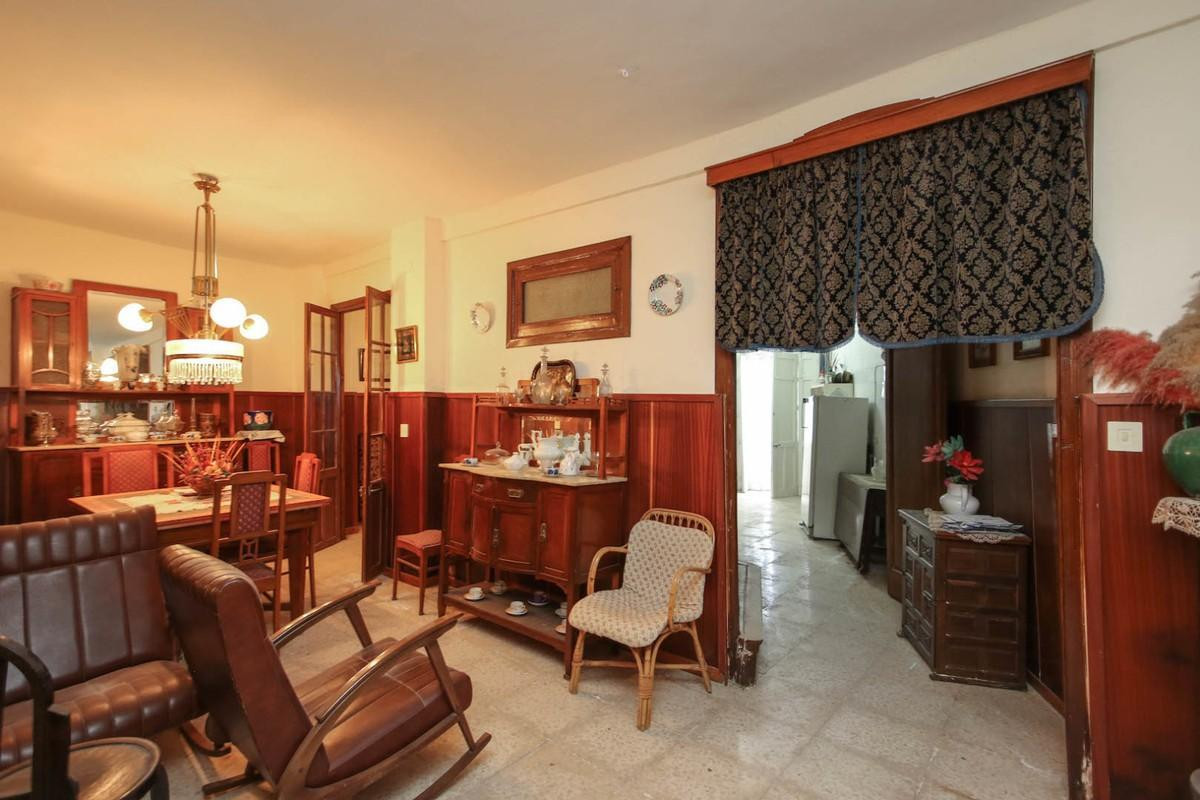 6 Bed Commercial unit for sale in Tolox Costa Del Sol, Málaga, Spain
