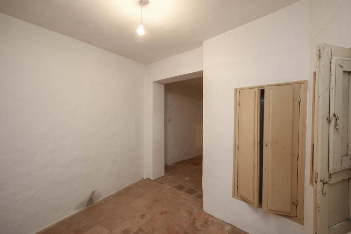 6 Bed Commercial unit for sale in Tolox Costa Del Sol, Málaga, Spain