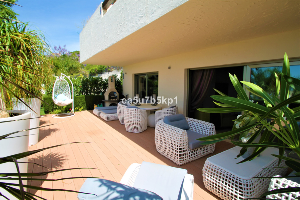 3 Bed Apartment for sale in Benahavís Costa Del Sol, Málaga, Spain