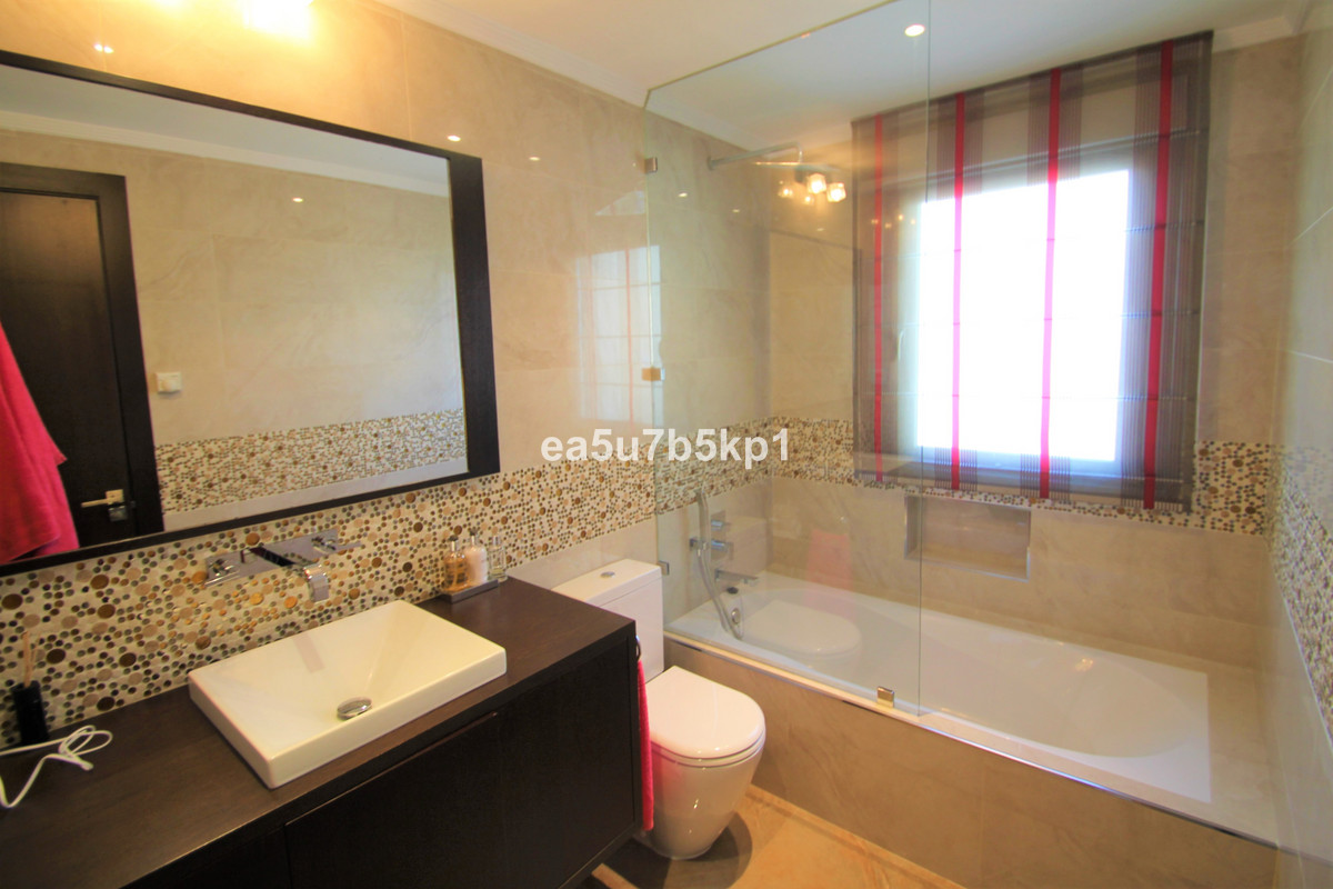 3 Bed Apartment for sale in Benahavís Costa Del Sol, Málaga, Spain