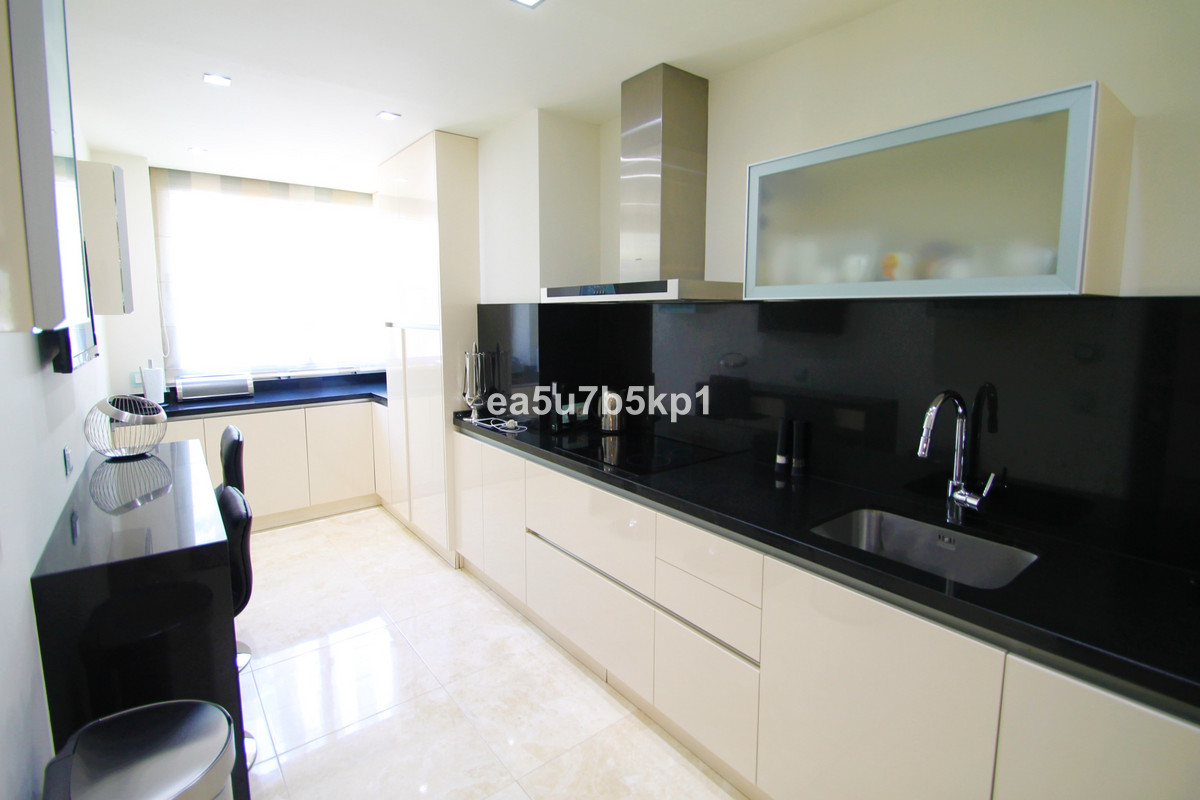 3 Bed Apartment for sale in Benahavís Costa Del Sol, Málaga, Spain